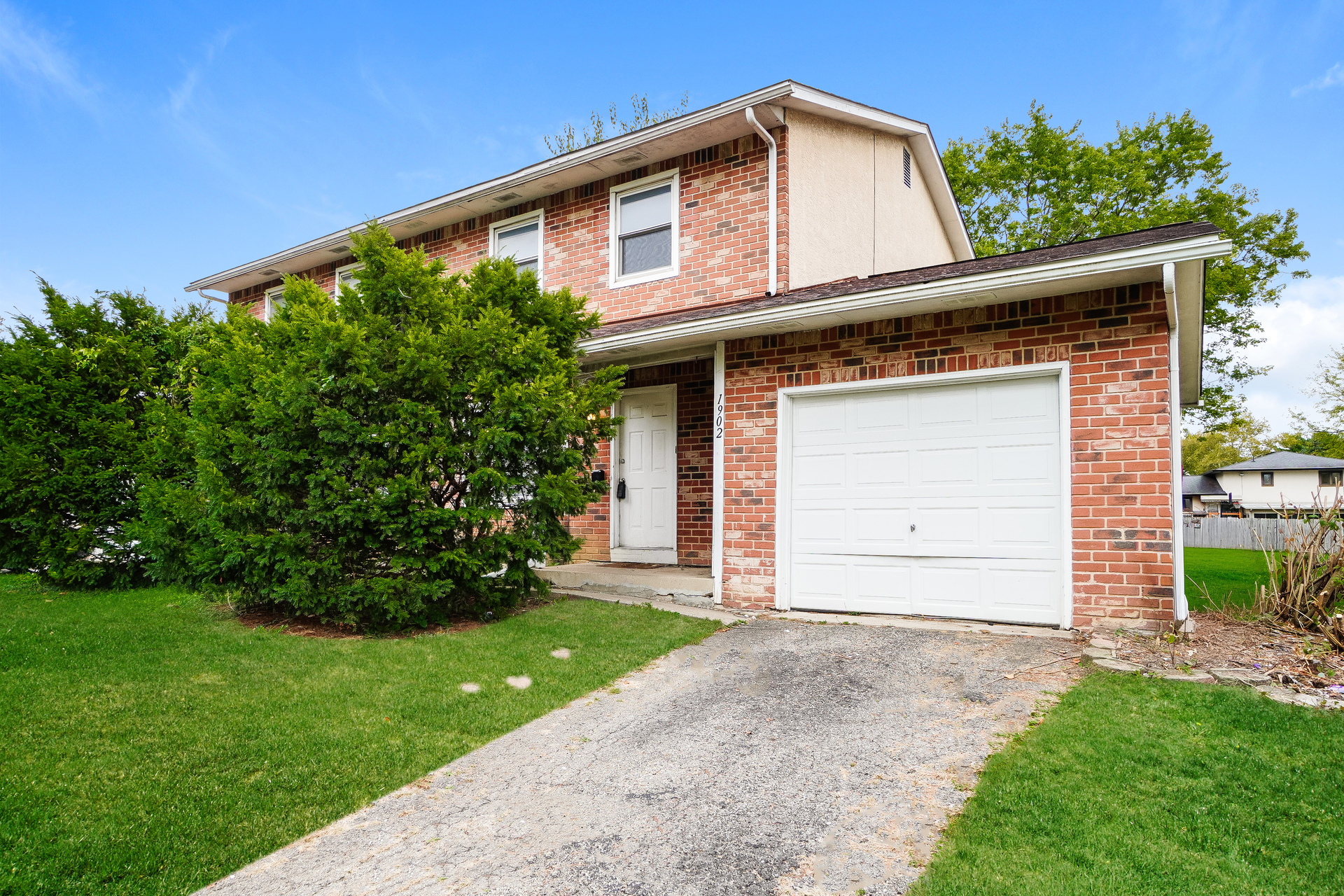 1900 Bairsford Drive - 1902